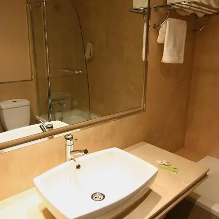 Alcantara מלון 3*